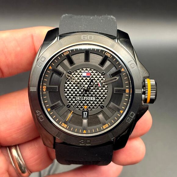 Tommy Hilfiger Windsurf 1792137 Black Silicone Mens Quartz Sport Watch NIBWT - Picture 3 of 17